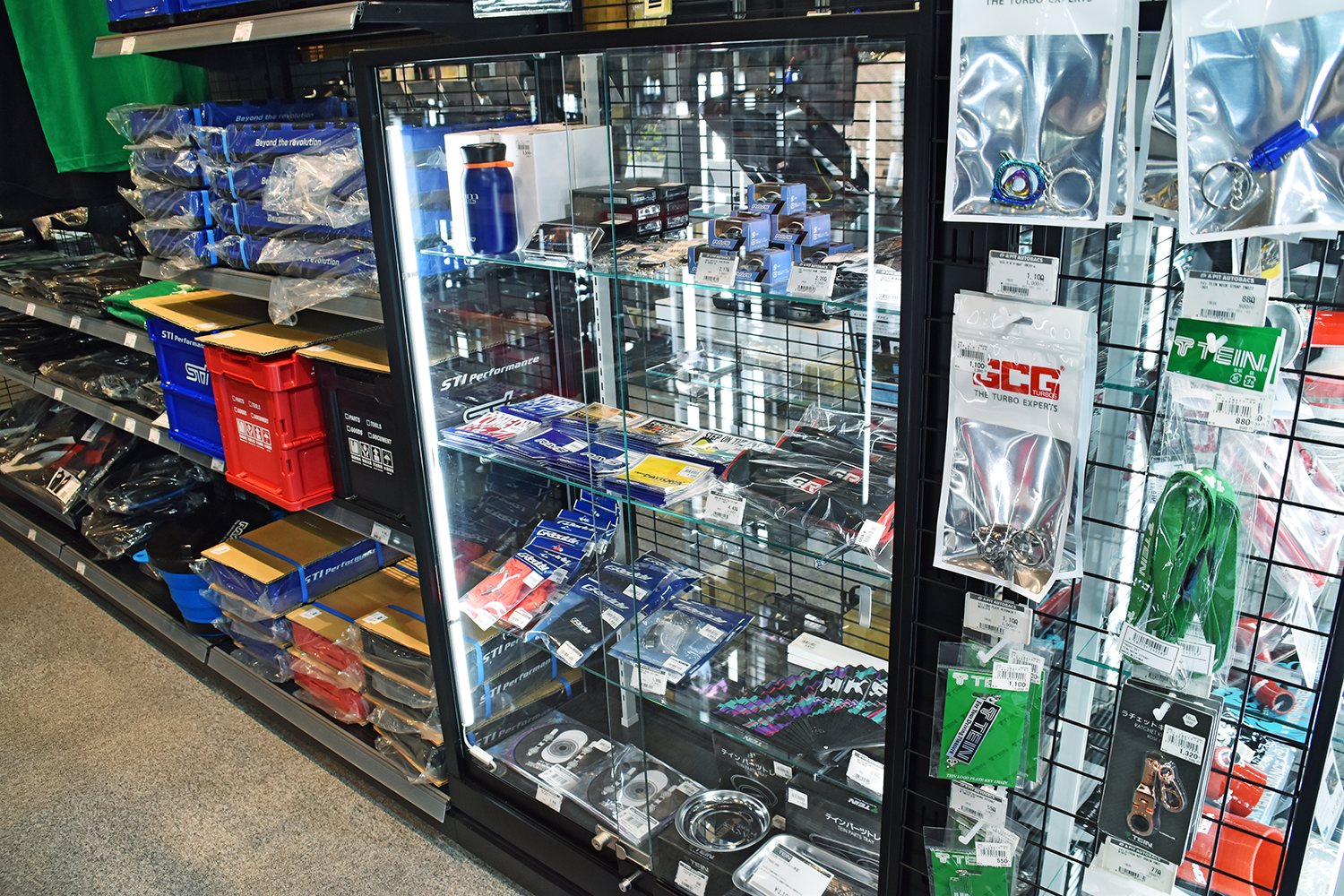 スーパーオートバックス東福岡店内に誕生したAPIT PERFORMANCE GARAGE＆HKS GATE FUKUOKA 〜 画像15