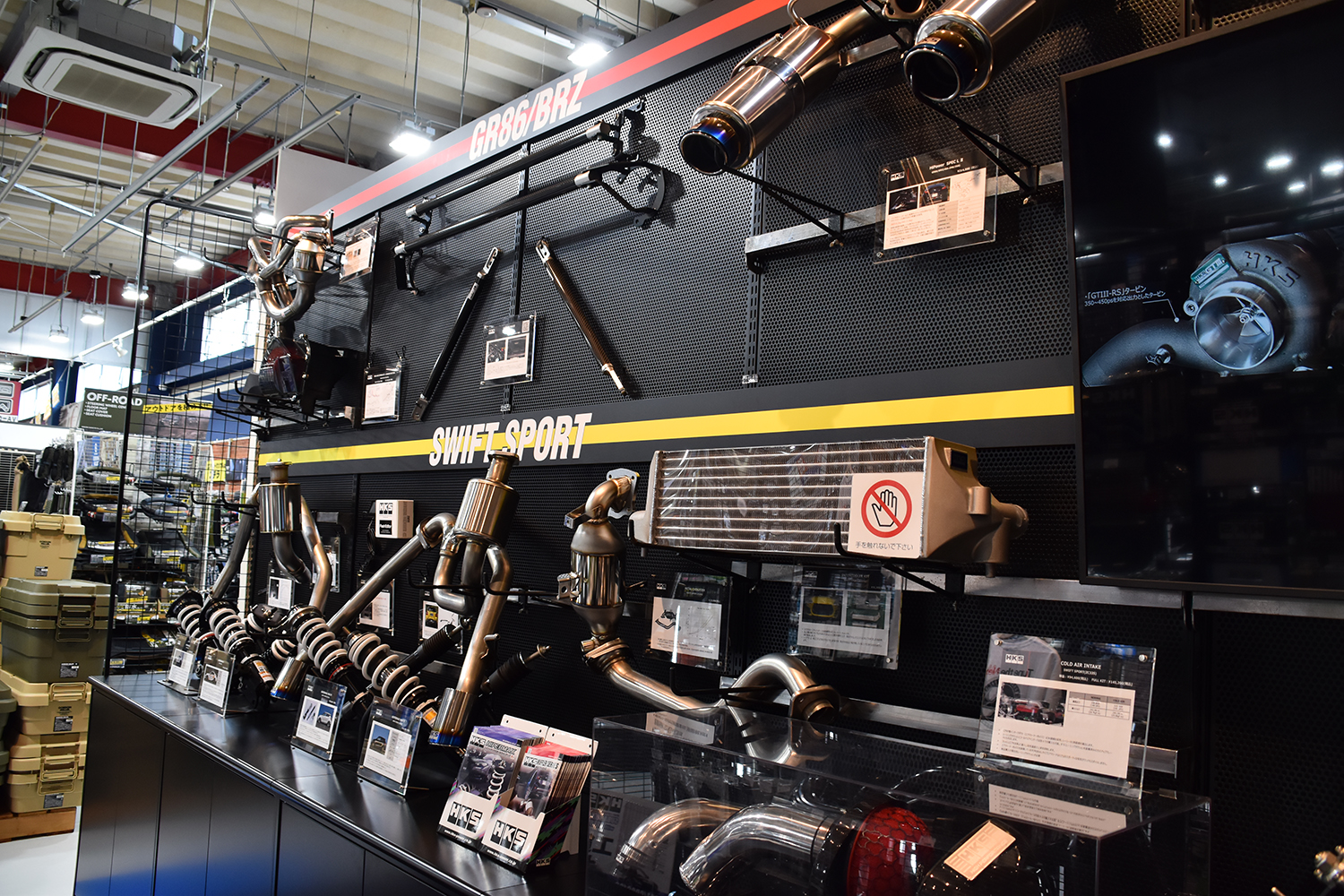 スーパーオートバックス東福岡店内に誕生したAPIT PERFORMANCE GARAGE＆HKS GATE FUKUOKA 〜 画像46