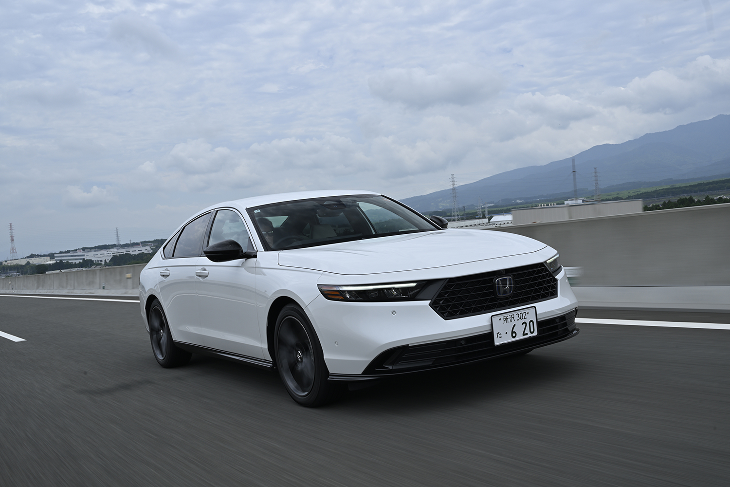 中谷明彦がホンダ・アコードの新グレード「e:HEV Honda SENSING 360+」に試乗 〜 画像42