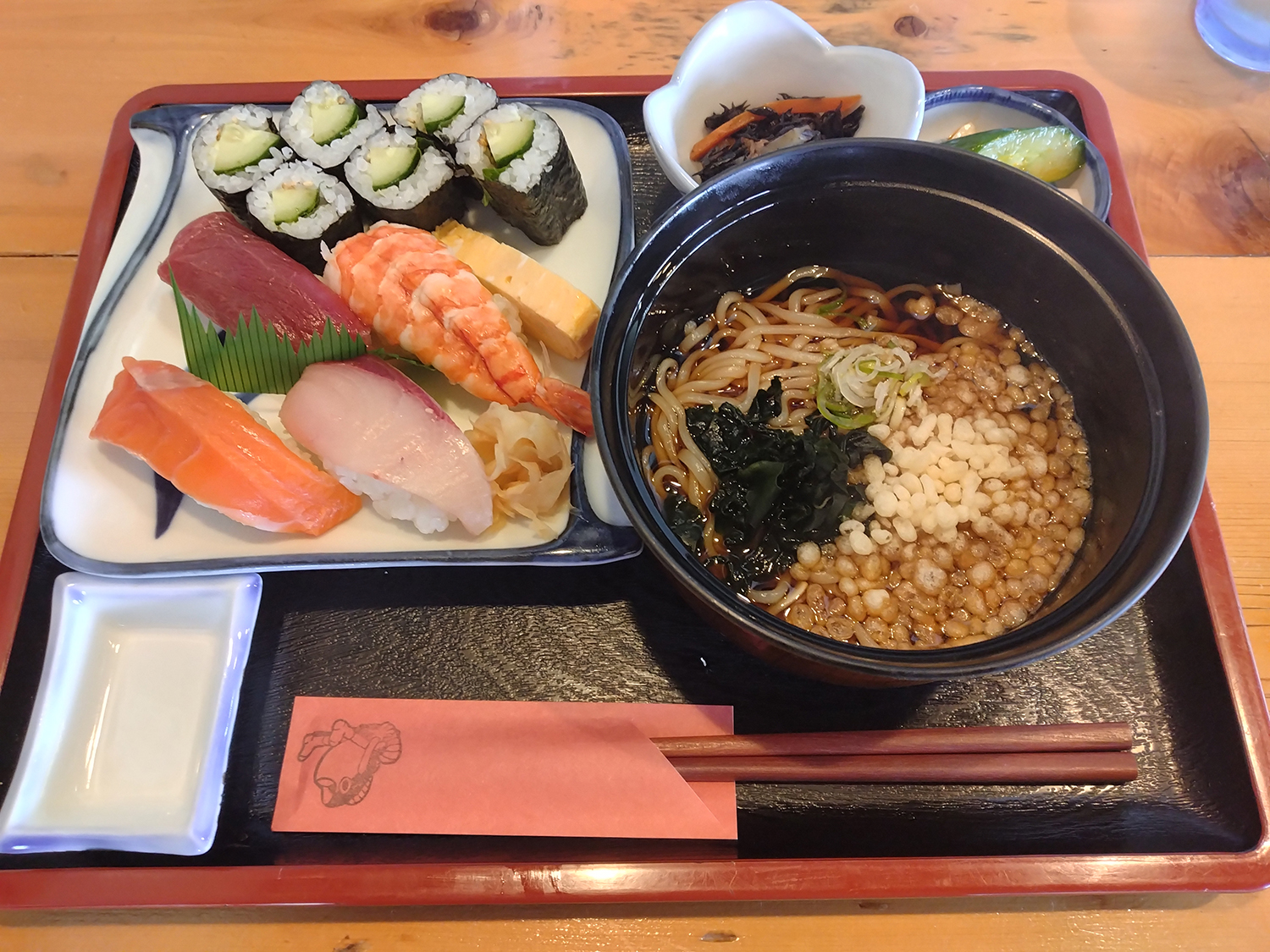丸信海産海鮮食堂の寿司ランチ
