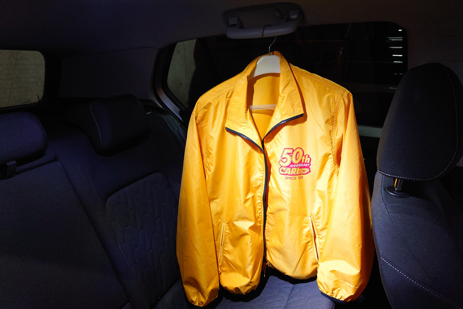 グリップに服を吊るしたイメージ 〜 画像18