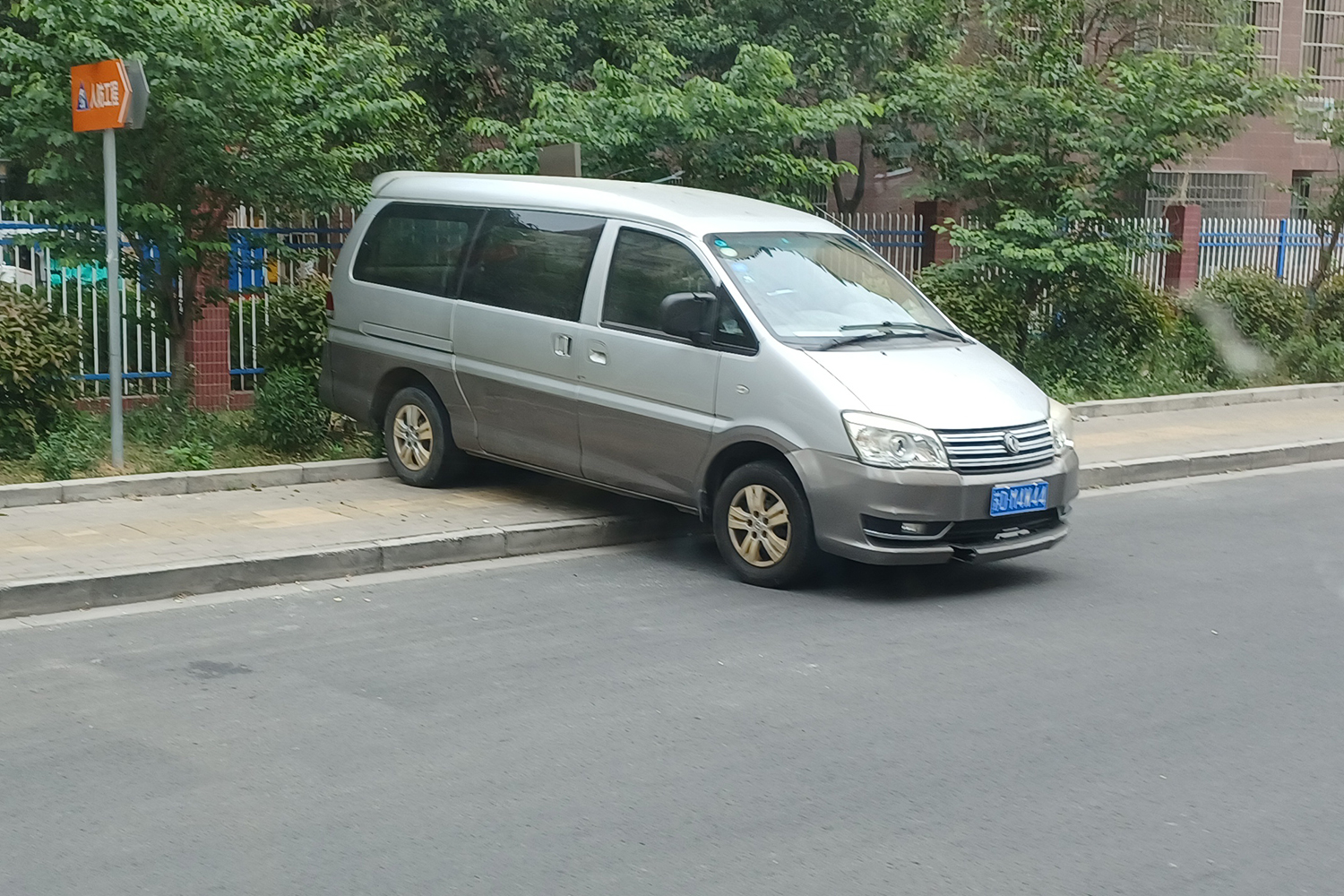 中国の路上駐車