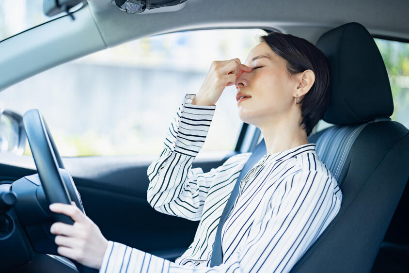 運転中に眠気を感じたら「なる早で仮眠」だけが唯一の安全策！　ただし「寝過ぎ」も逆効果！　研究による仮眠の「最適時間」とは？