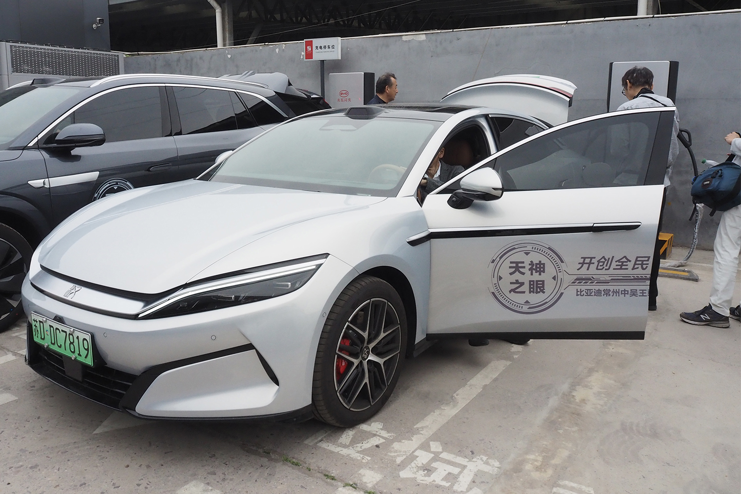 BYDの1000kWの充電デモ風景 〜 画像4