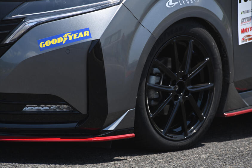 モータースポーツにオールシーズンタイヤを投入の驚き！　グッドイヤーが「フォーミュラジムカーナ」に100本ものタイヤを協賛するワケ