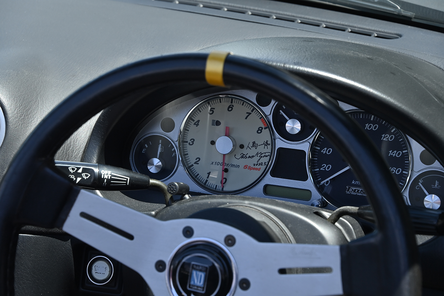 ディーテクニック TD1001Rの車内