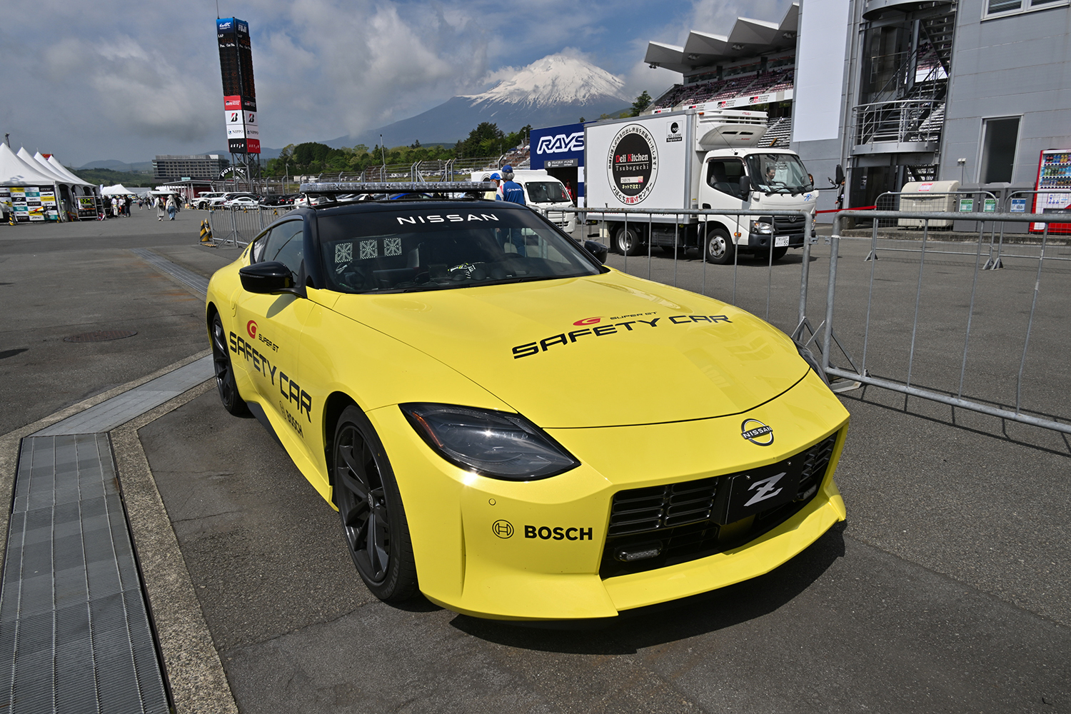 セーフティカーの日産Z