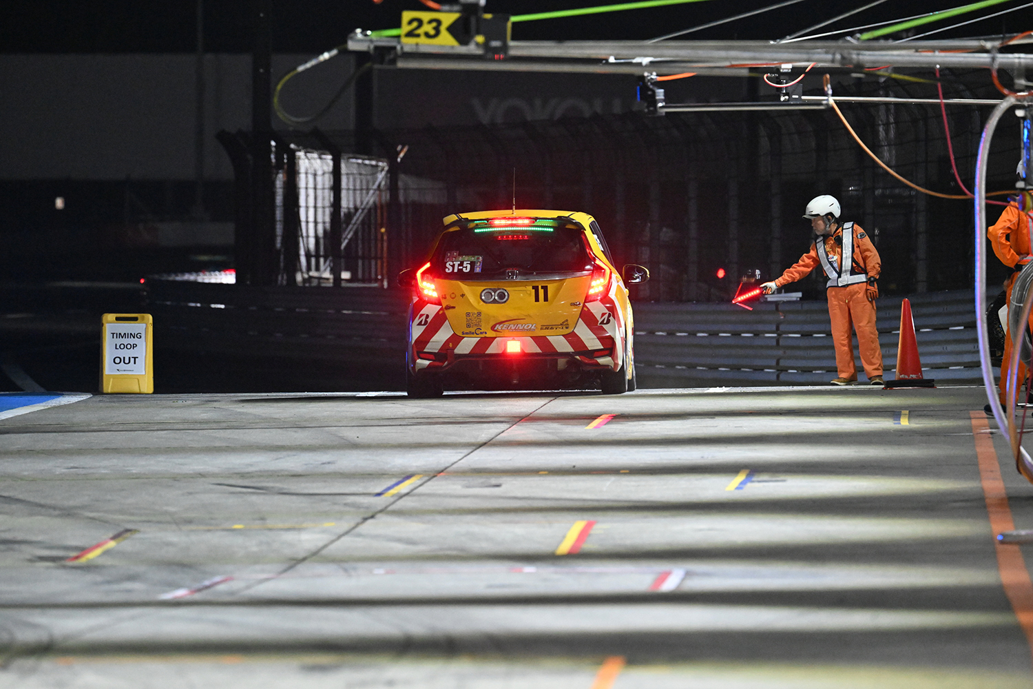 スーパー耐久シリーズ第3戦「富士24時間レース」を支えた355名のオフィシャルたちに敬礼 〜 画像9