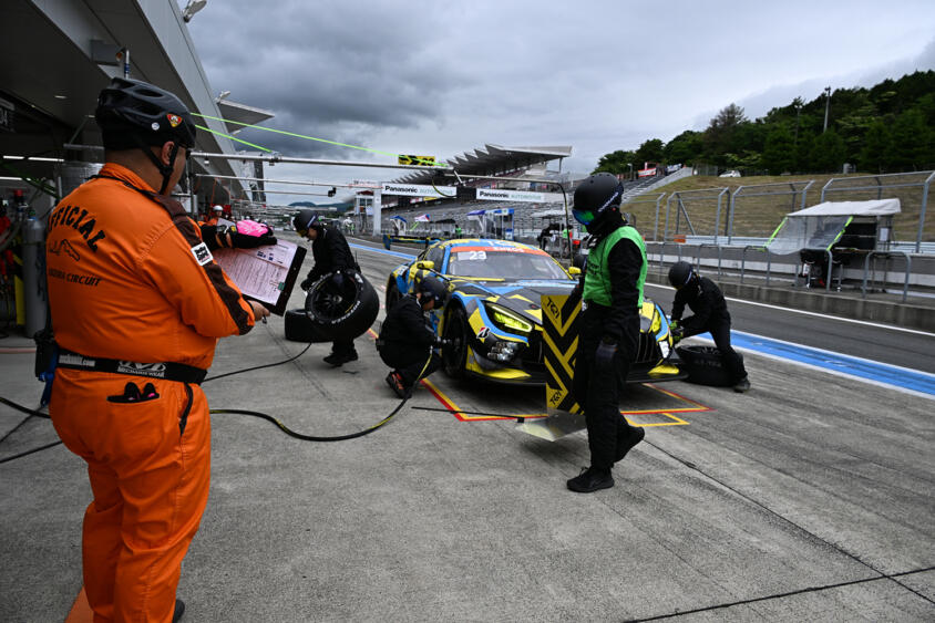 北海道から九州までの最強戦士が富士スピードウェイに集結！　Ｓ耐富士24時間レースを支えた355名のオフィシャルに拍手!!