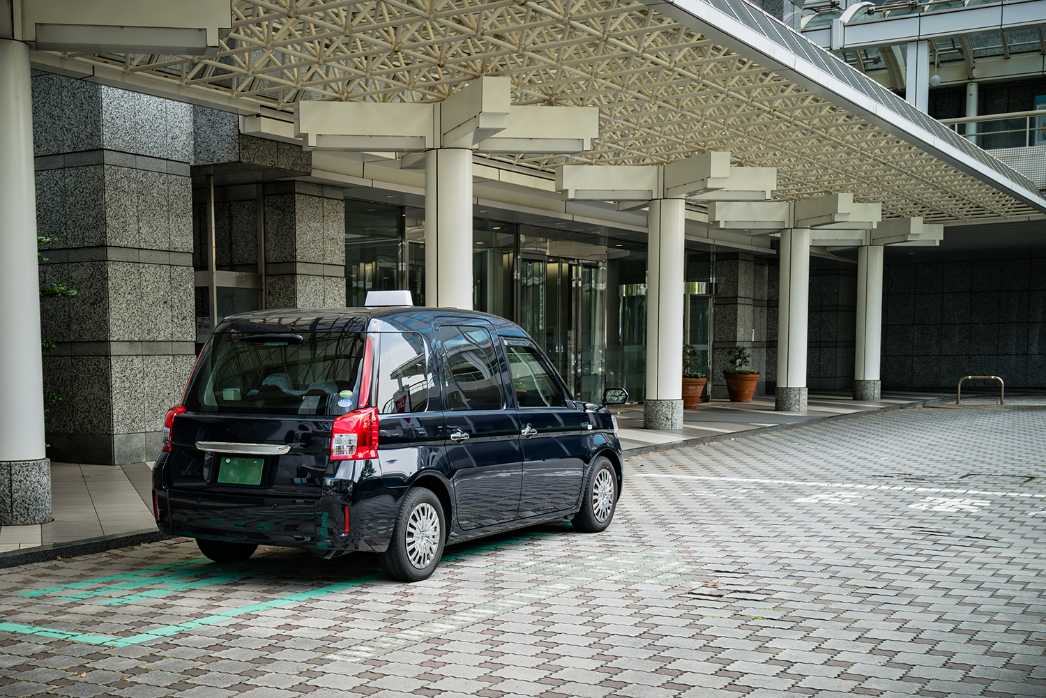 高級ホテルの車寄せのイメージ