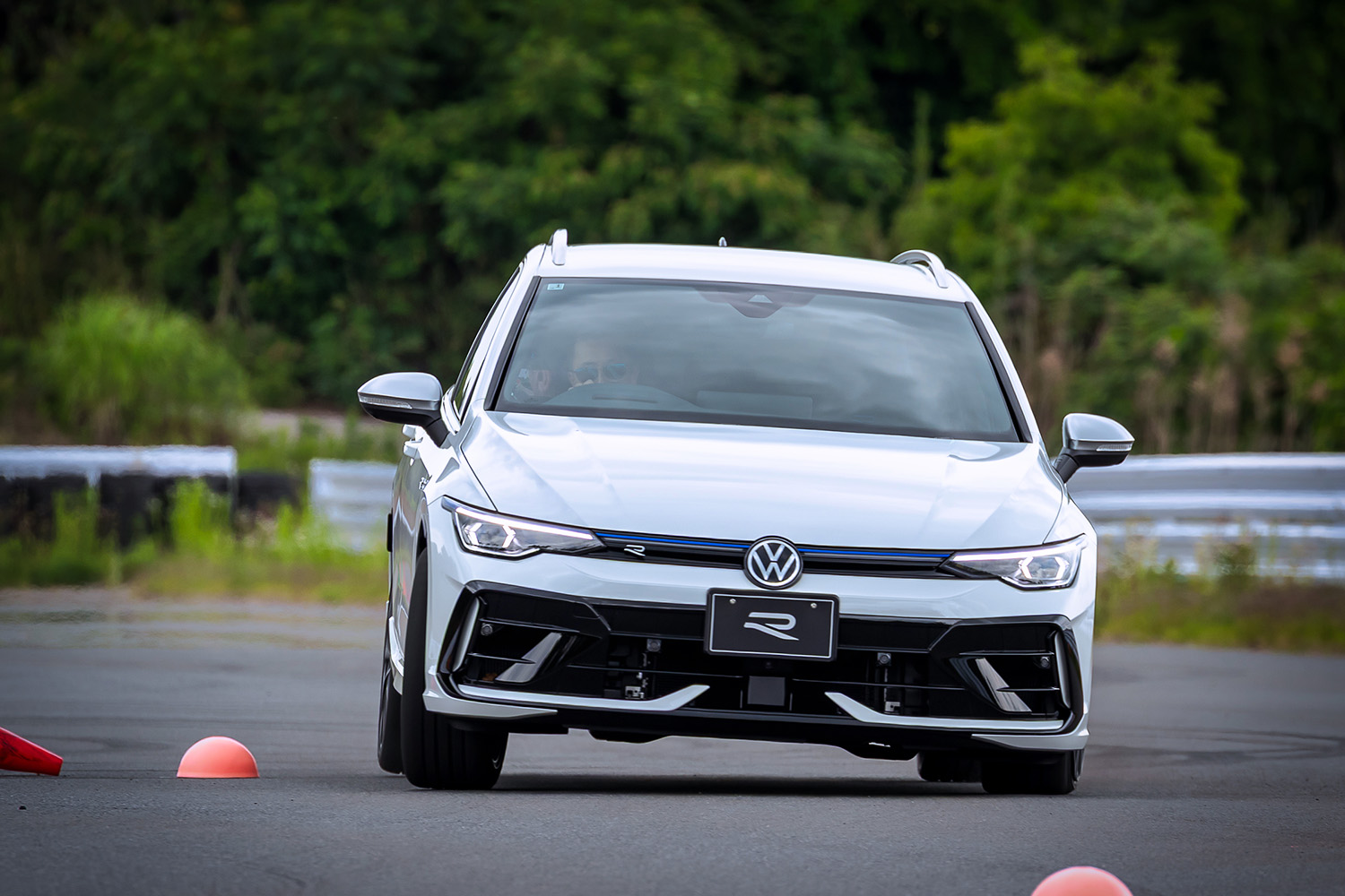 モータージャーナリストの桂伸一がVWゴルフR・ゴルフRヴァリアント・ゴルフGTIに試乗 〜 画像12