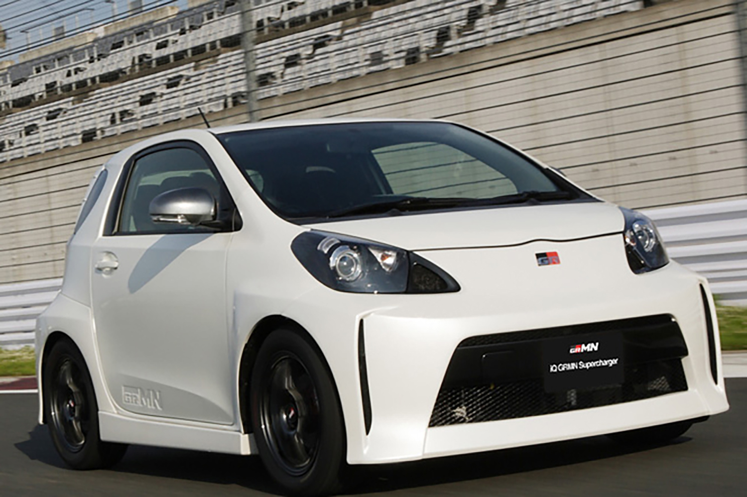 トヨタiQ GRMNスーパーチャージャーのフロントスタイリング