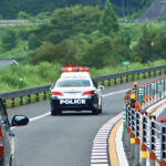 【画像】パトカー相手だって必要以上にビビる必要なし！　緊急走行外のパトカーは追い越しOK……だが注意点アリ!! 〜 画像4