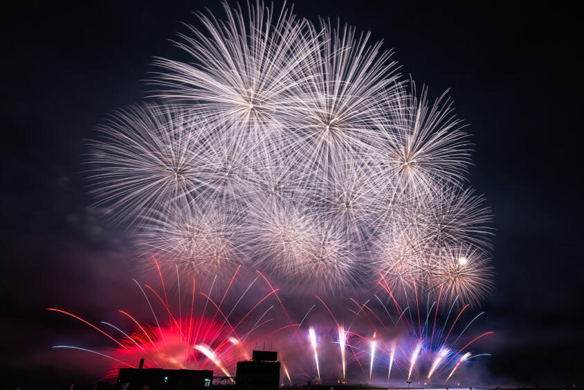 サーキットの夜空に大玉の花火が打ち上がる！　「2025 岡山国際サーキット花火大会 produced by 磯谷煙火店」を７月19日（土）に開催