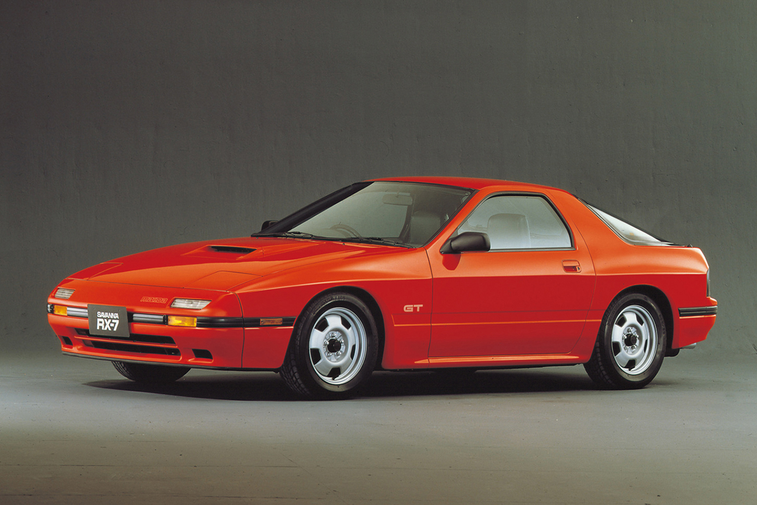 マツダRX-7のフロントスタイリング