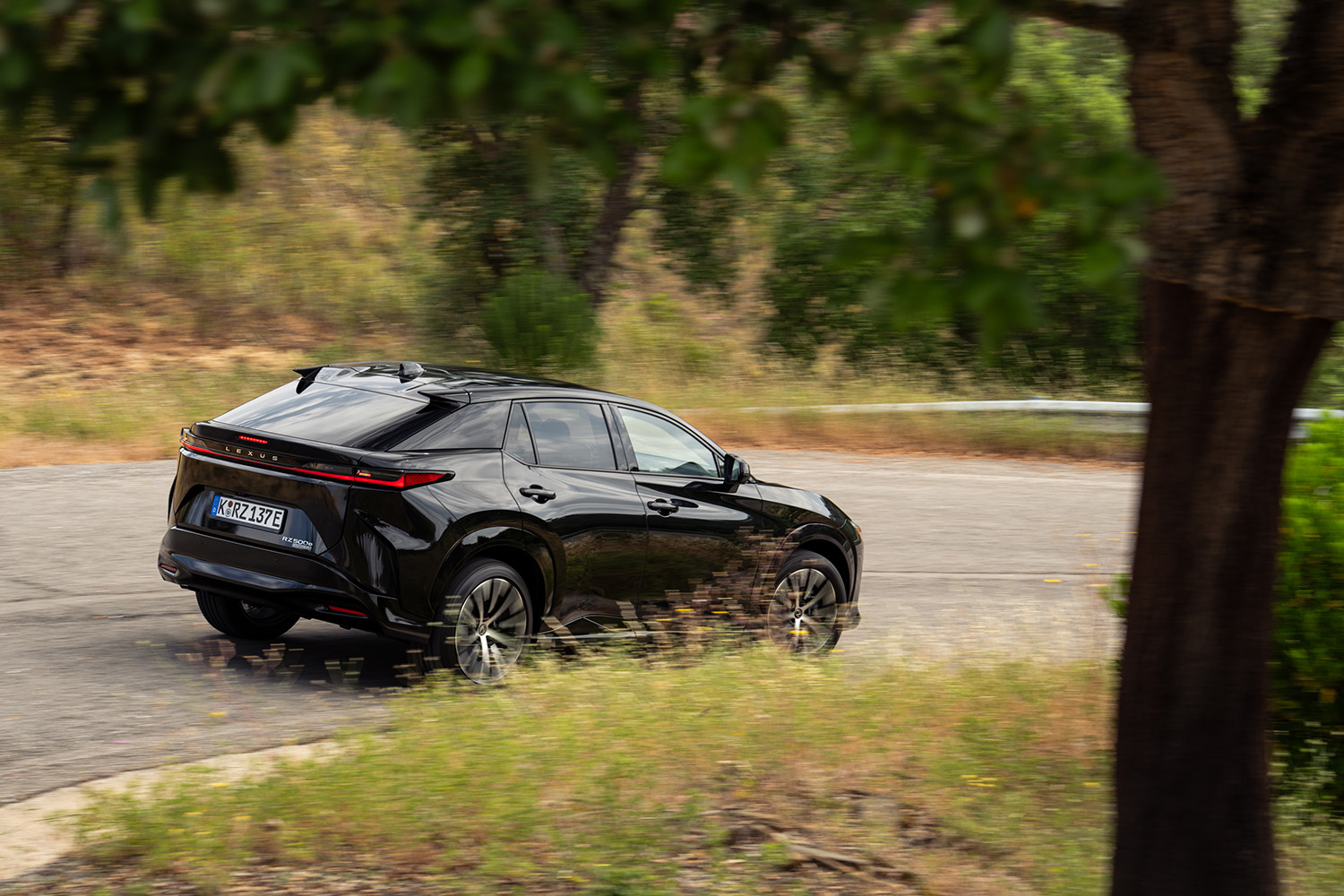 ステア・バイ・ワイヤを採用してきた「レクサスRZ550e “F SPORT”」の切れ味を一度体験したら戻れない 〜 画像21