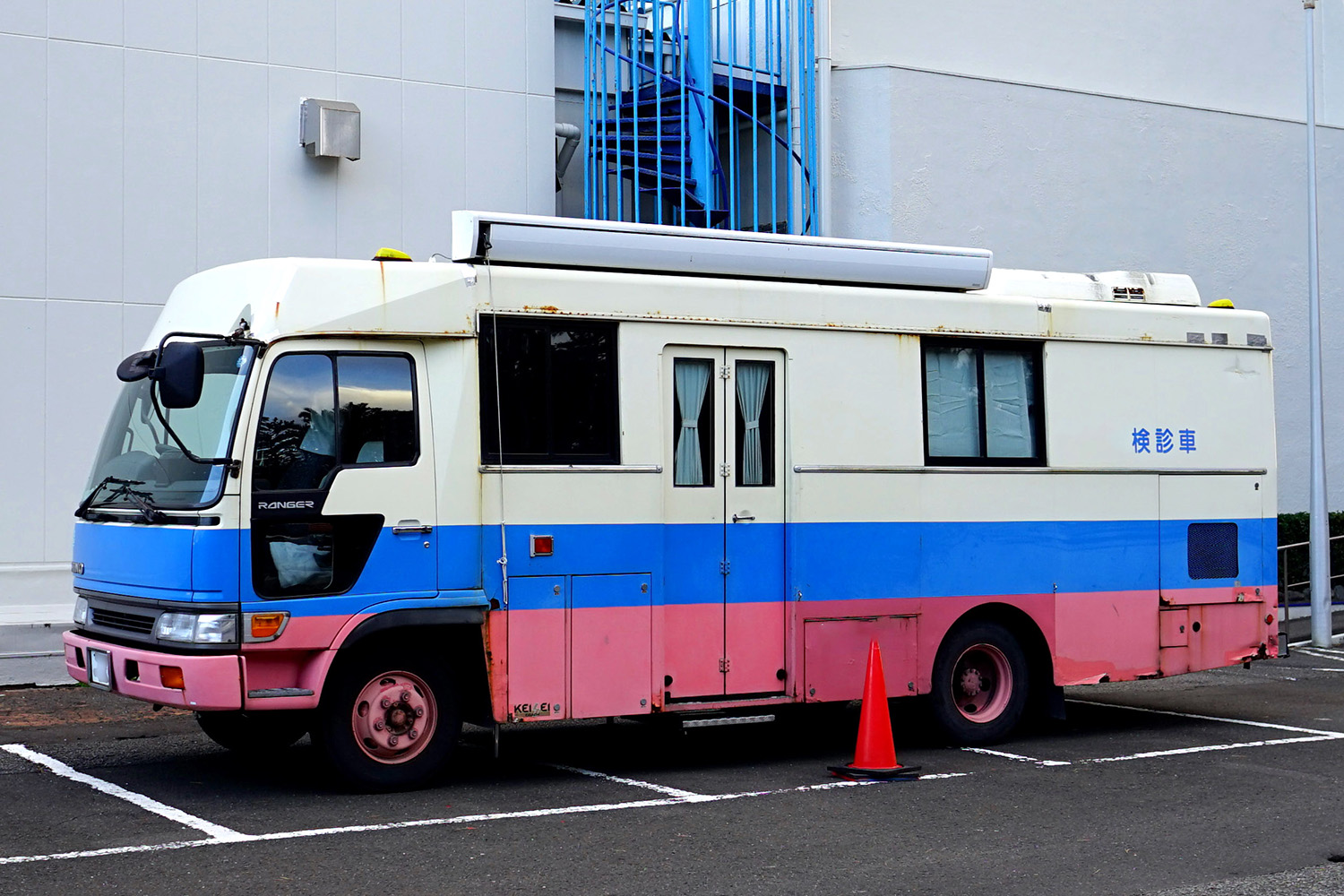検診車のフロントスタイリング