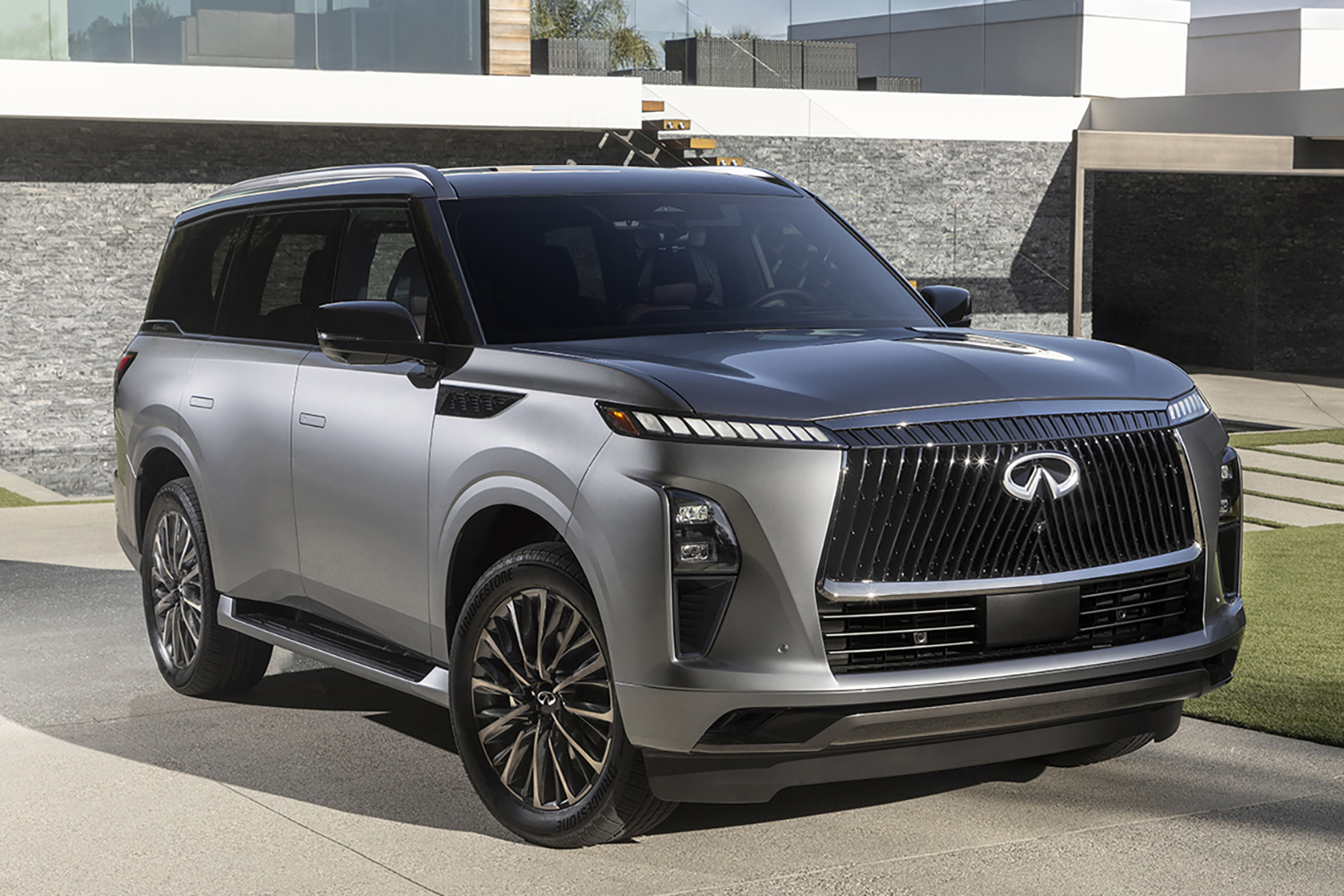 インフィニティQX80のフロントスタイリング
