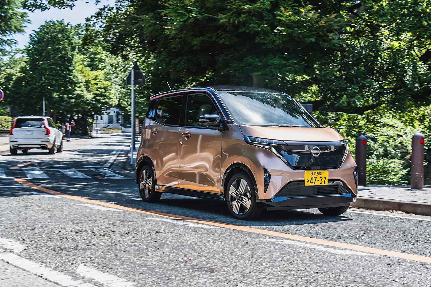 日産サクラの走行シーン