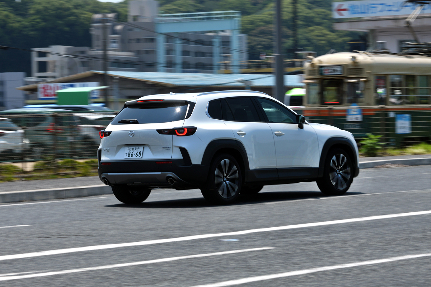 マツダCX-50の走行シーン 〜 画像4