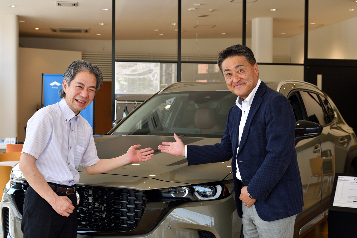 カーエース広島の塩田さん（左）と芦谷社長（右） 〜 画像22