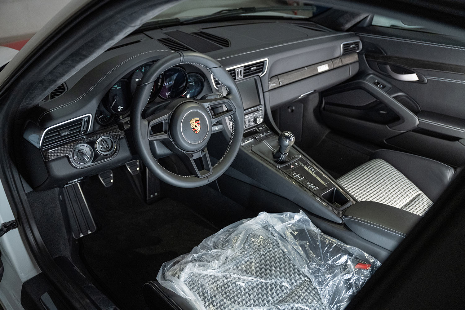 MANトラックを落札すれば６台の新車同然で激レアなポルシェ911も手に入る激アツ物件 〜 画像5