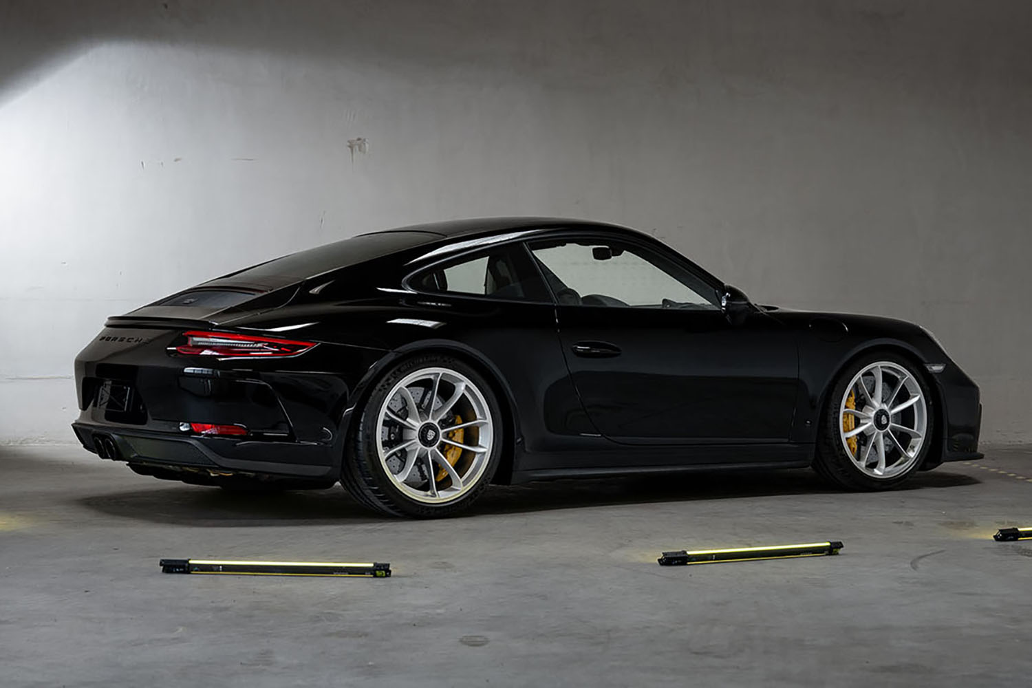 MANトラックを落札すれば６台の新車同然で激レアなポルシェ911も手に入る激アツ物件 〜 画像13