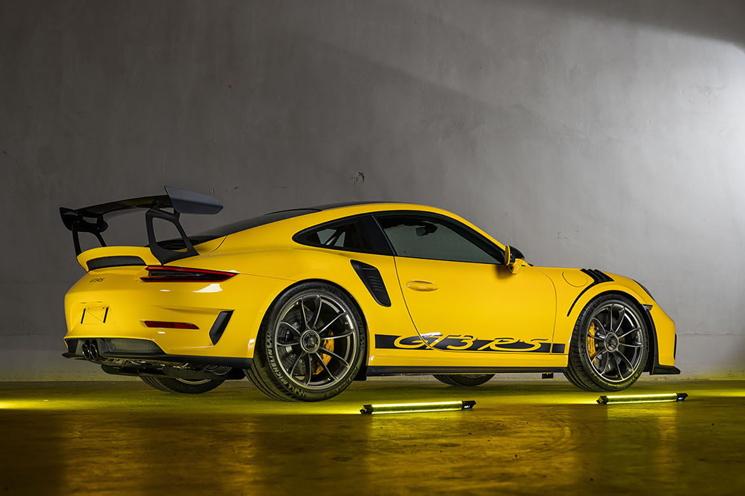 MANトラックを落札すれば６台の新車同然で激レアなポルシェ911も手に入る激アツ物件 〜 画像22