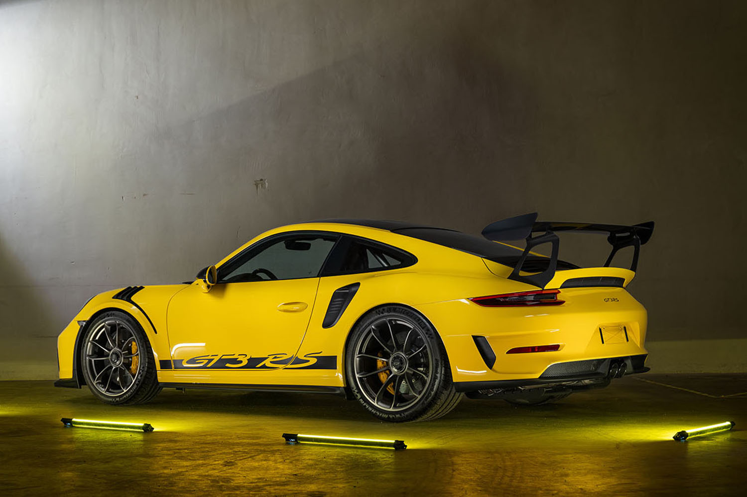 MANトラックを落札すれば６台の新車同然で激レアなポルシェ911も手に入る激アツ物件 〜 画像24