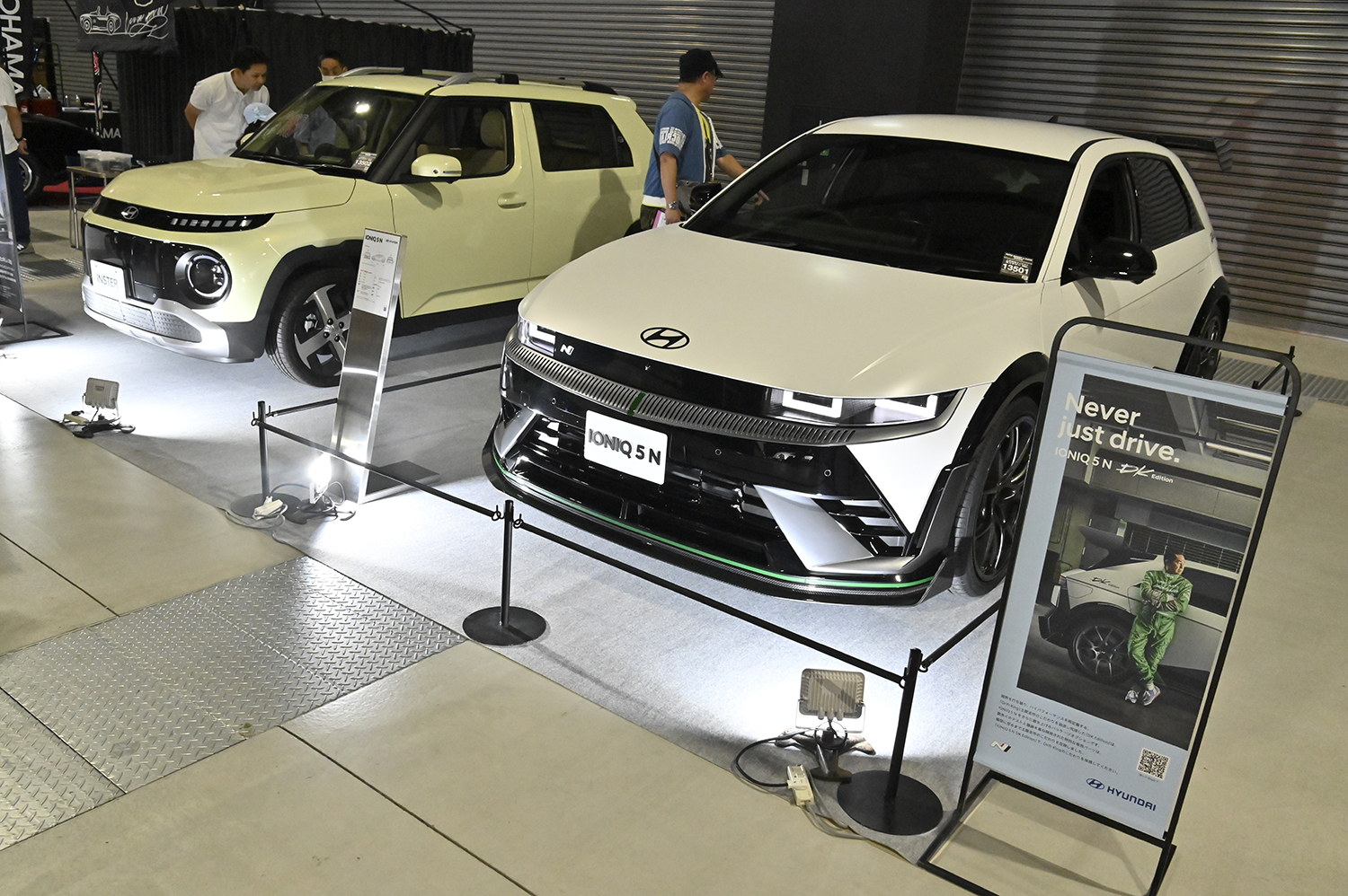 オートメッセ in 愛知 2025の交通タイムス社ブースに展示されたヒョンデ・インスタートアイオニック5N DKエディション