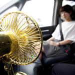 【画像】当然エアコンが付いているのになぜ？　いまトラックドライバーが車内で「扇風機」を使うワケ 〜 画像2