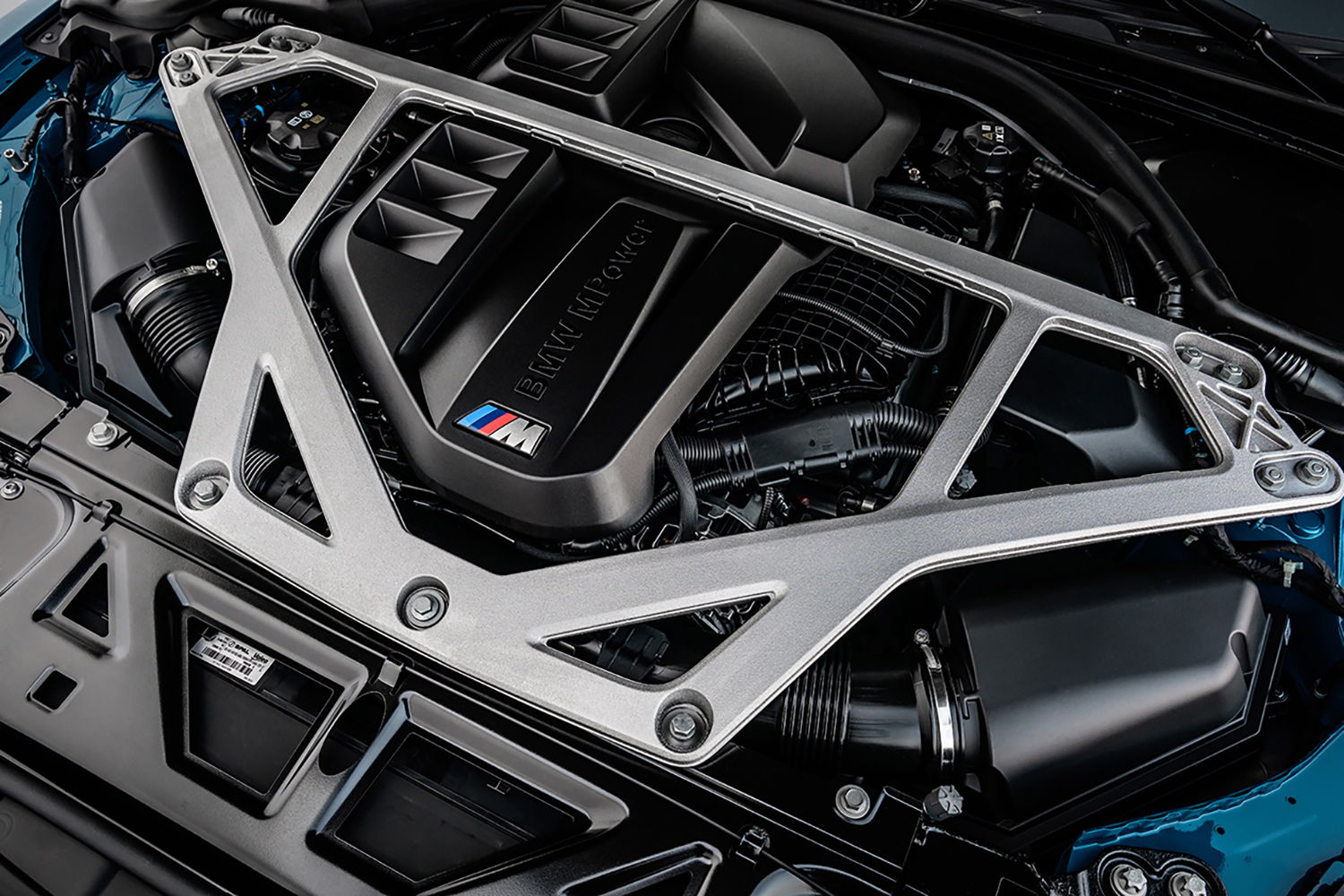 BMW M3 CSツーリングのエンジンルーム 〜 画像11