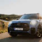 【画像】ジョンクーパーワークス譲りの走れるSUV！　MINIカントリーマンに限定200台の特別仕様車「ステートブルー」登場 〜 画像7
