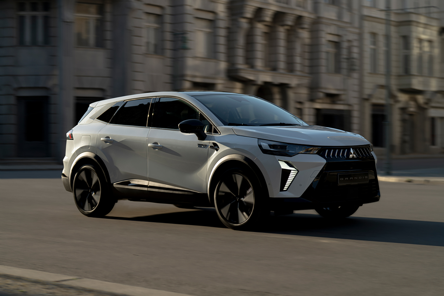 新型三菱グランディスのフロントスタイリング