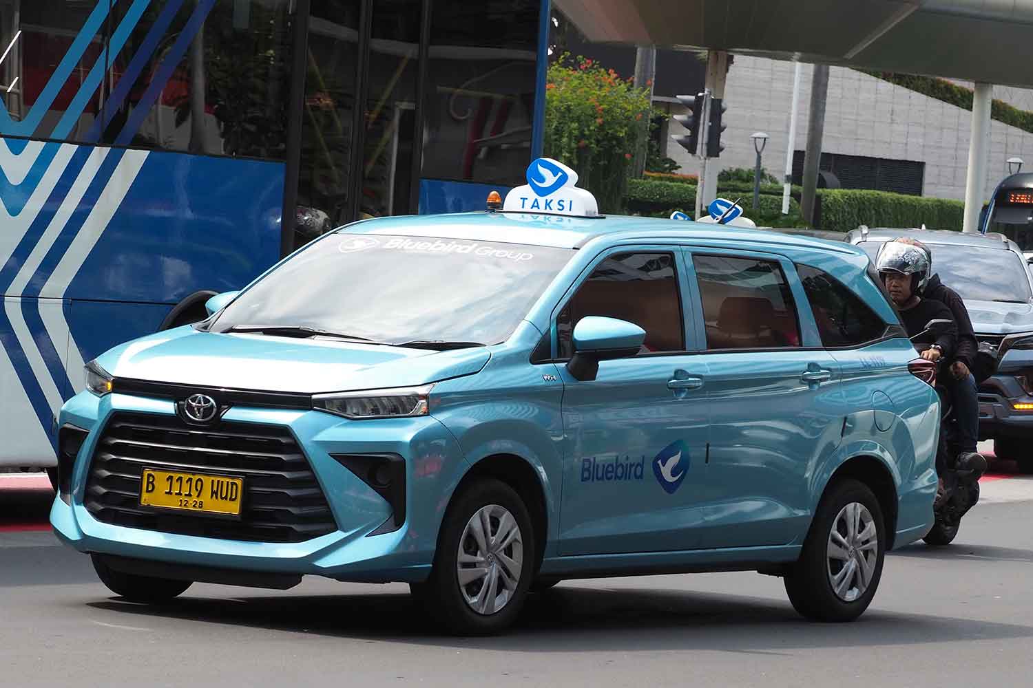 インドネシアで走っているトヨタ・トランスムーバー