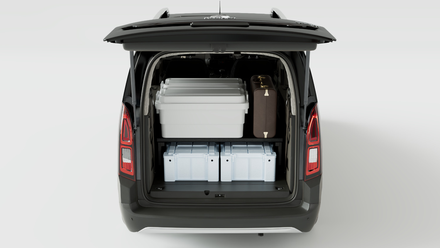 積載量が大幅アップでも価格は20万円安いだと!?　80台限定「FIAT Doblò MAXI 5 Black Edition」登場 〜 画像3