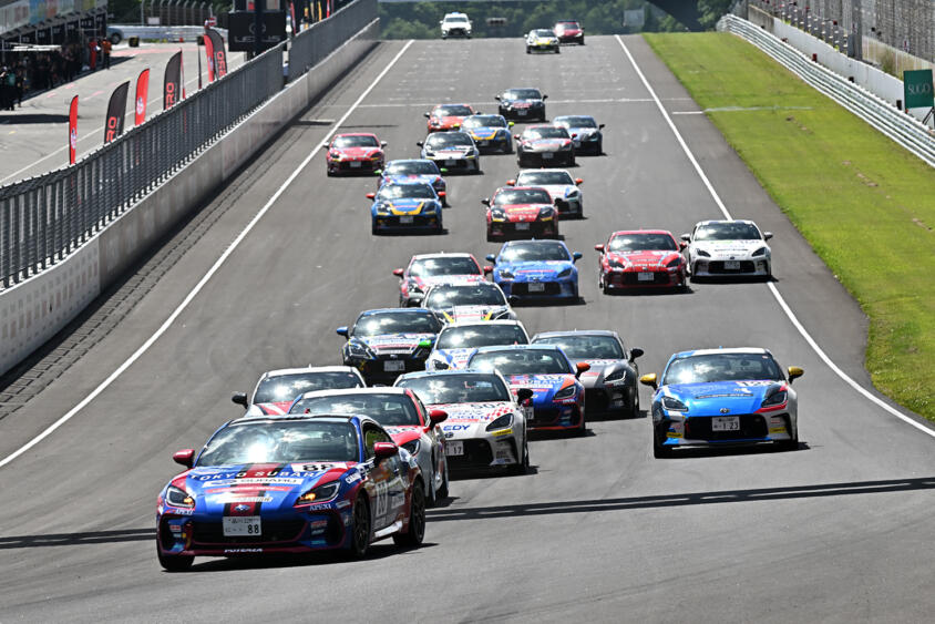 台数は少ないが存在感をみせるBRZ勢！　TGR GR86／BRZ Cupの第３戦は大波乱のレース展開に