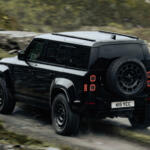 【画像】ランドローバー・ディフェンダーが初のマイナーチェンジ！　モデル初のPHEVと最強グレード「DEFENDER OCTA BLACK」が誕生 〜 画像1