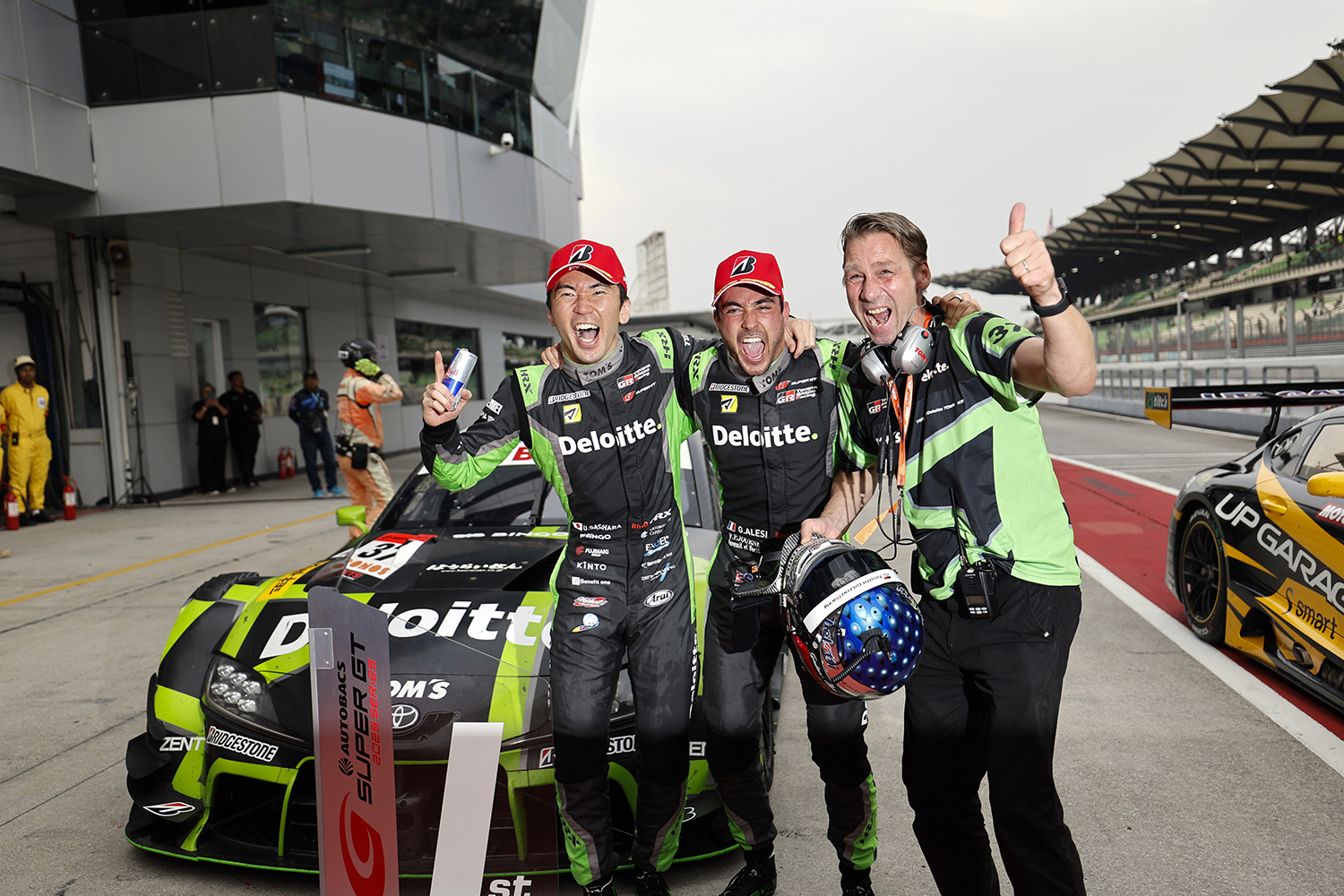 初優勝となった37号車Deloitteスープラ