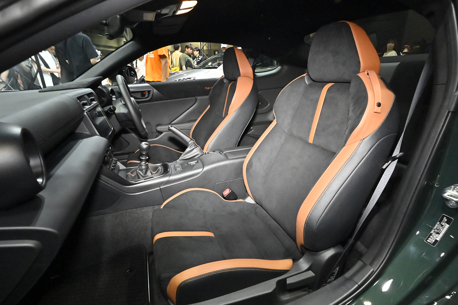 トヨタGR86 リッジグリーンリミテッドのインテリア
