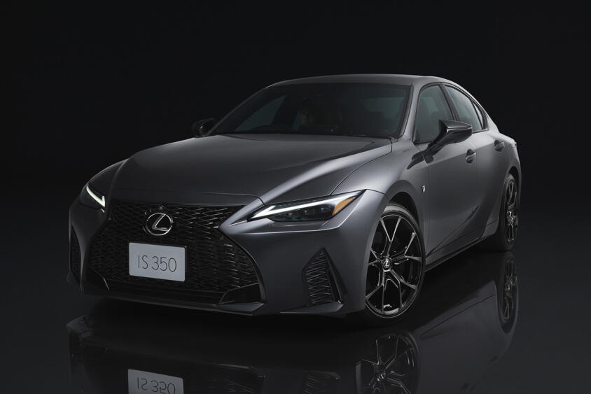 漆黒の特別モデルにV6とAWDが追加設定！　レクサスIS一部改良に加え「F SPORT Mode Black IV」のラインアップ拡大