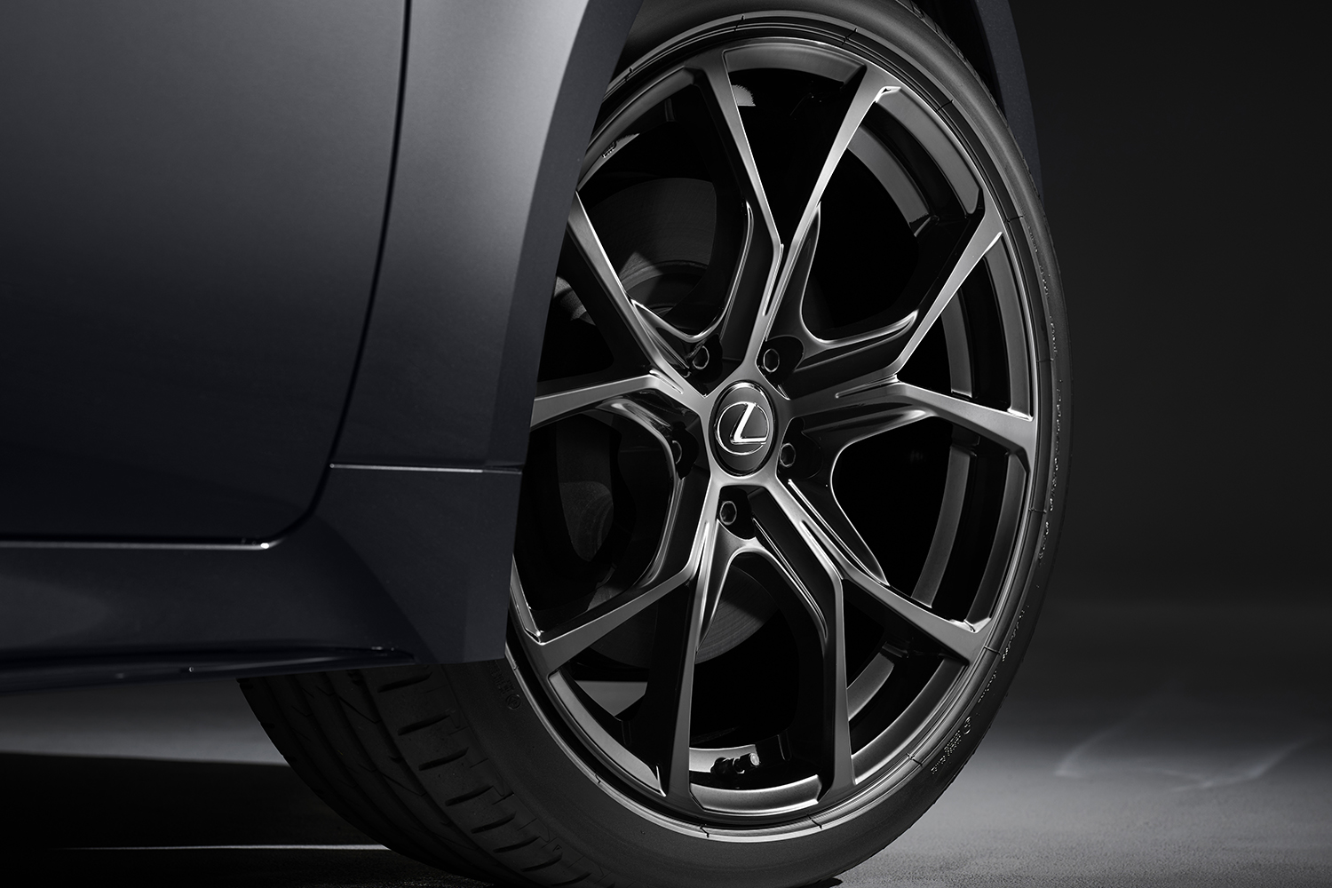 レクサスIS350特別仕様車「F SPORT Mode Black IV」の専用BBS製アルミホイール