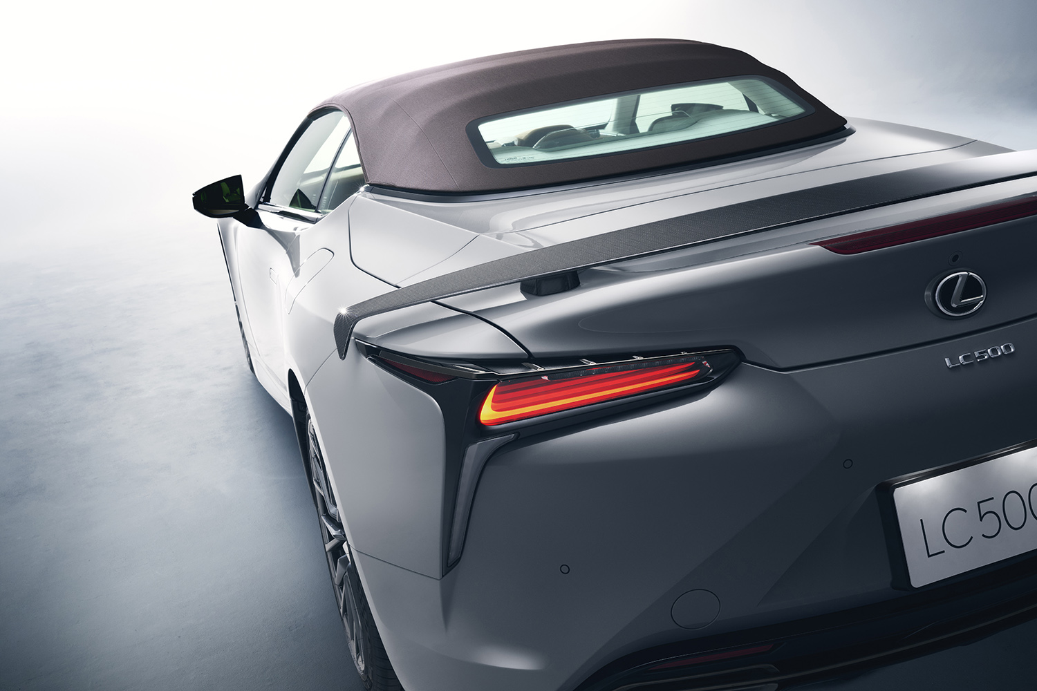 特別仕様車レクサスLC500 Convertible「PINNACLE」のリヤスタイリング