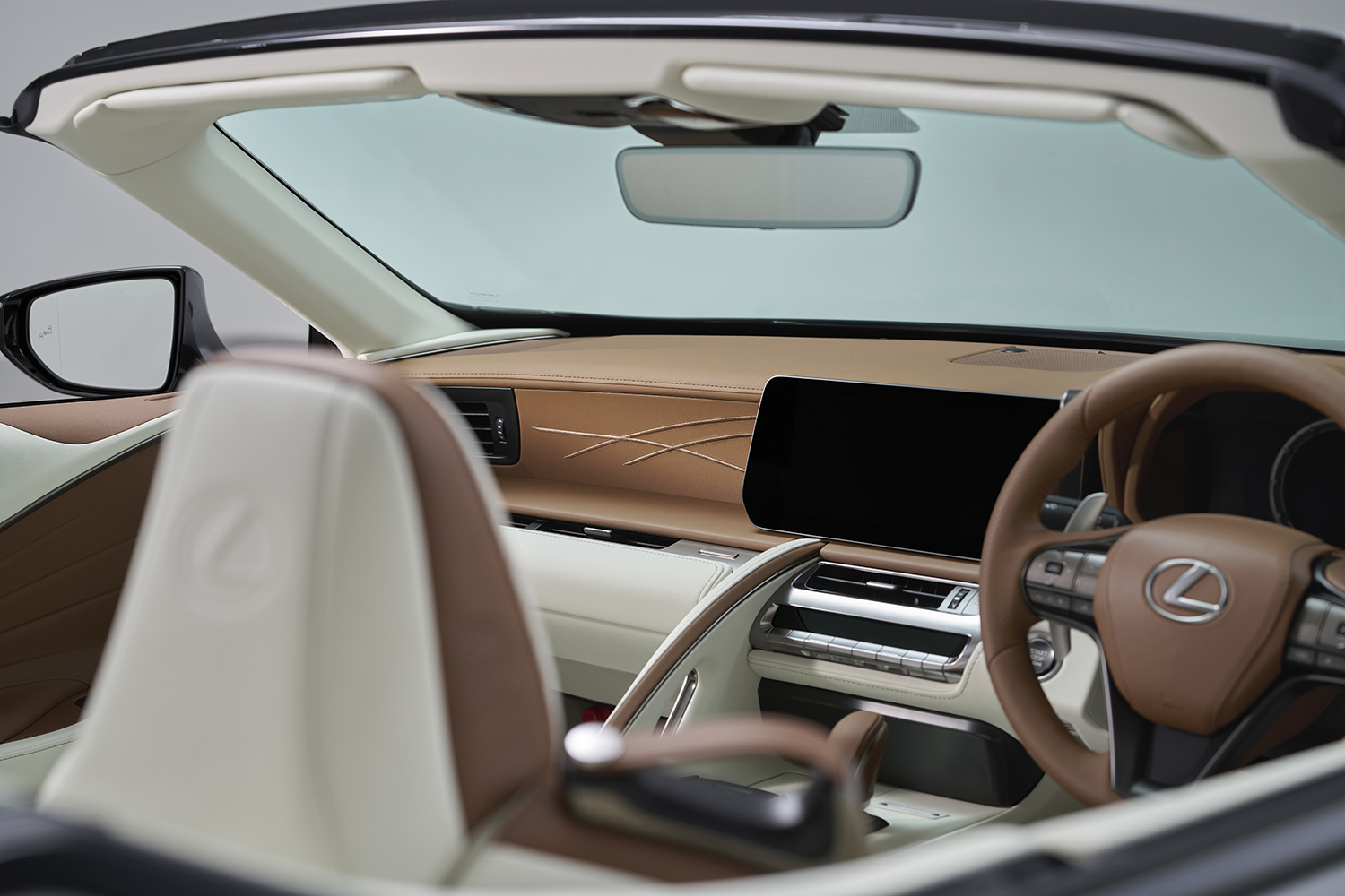 特別仕様車レクサスLC500 Convertible「PINNACLE」のインテリア