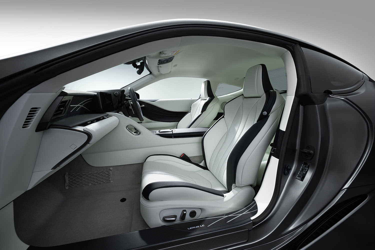 特別仕様車レクサスLC500「PINNACLE」のインテリア