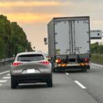 【画像】お前らプロならプロらしい運転してくれ！　元大型トラックドライバーが嘆く「街道仁義」を無視した大型トラックの「マナーの低下っぷり」 〜 画像1
