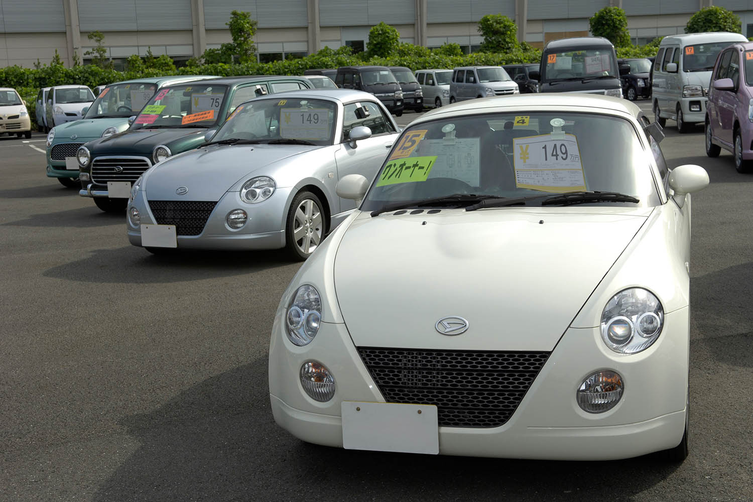中古車売り場のイメージ