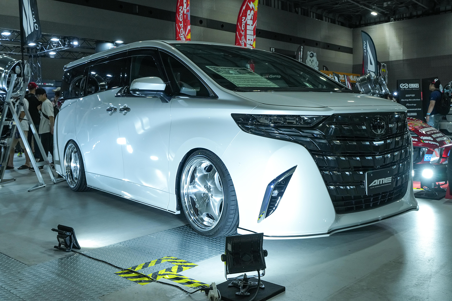 AMEのデモンストレーションカー、40アルファードのフロントスタイリング