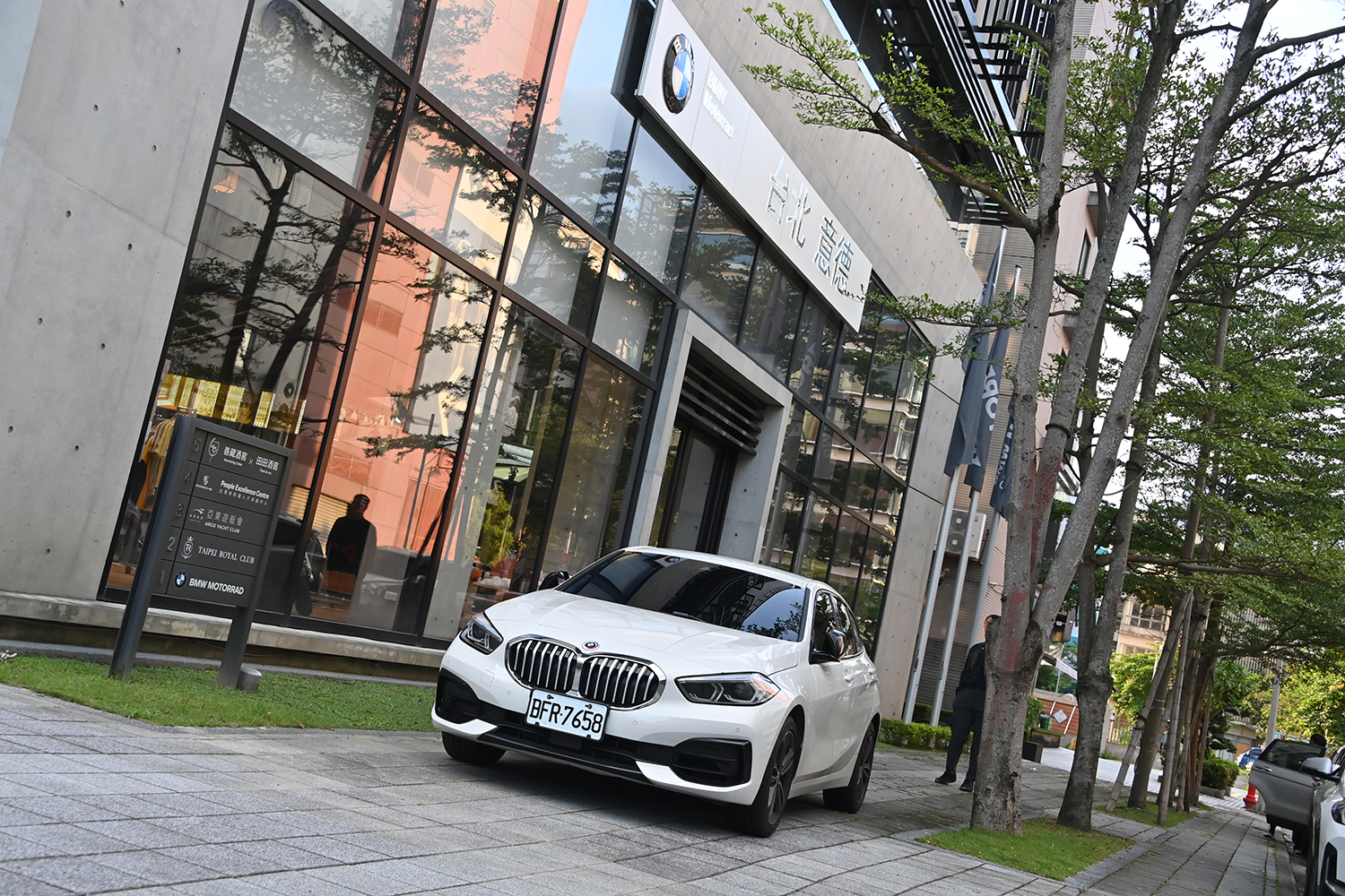 BMWのバイクディーラー 〜 画像61