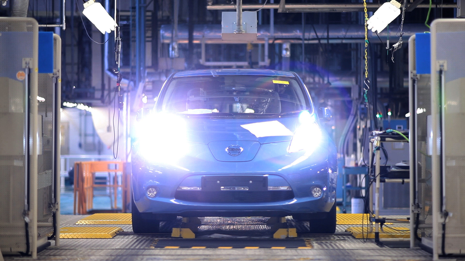日産自動車 追浜工場でのリーフ（初代）の生産現場